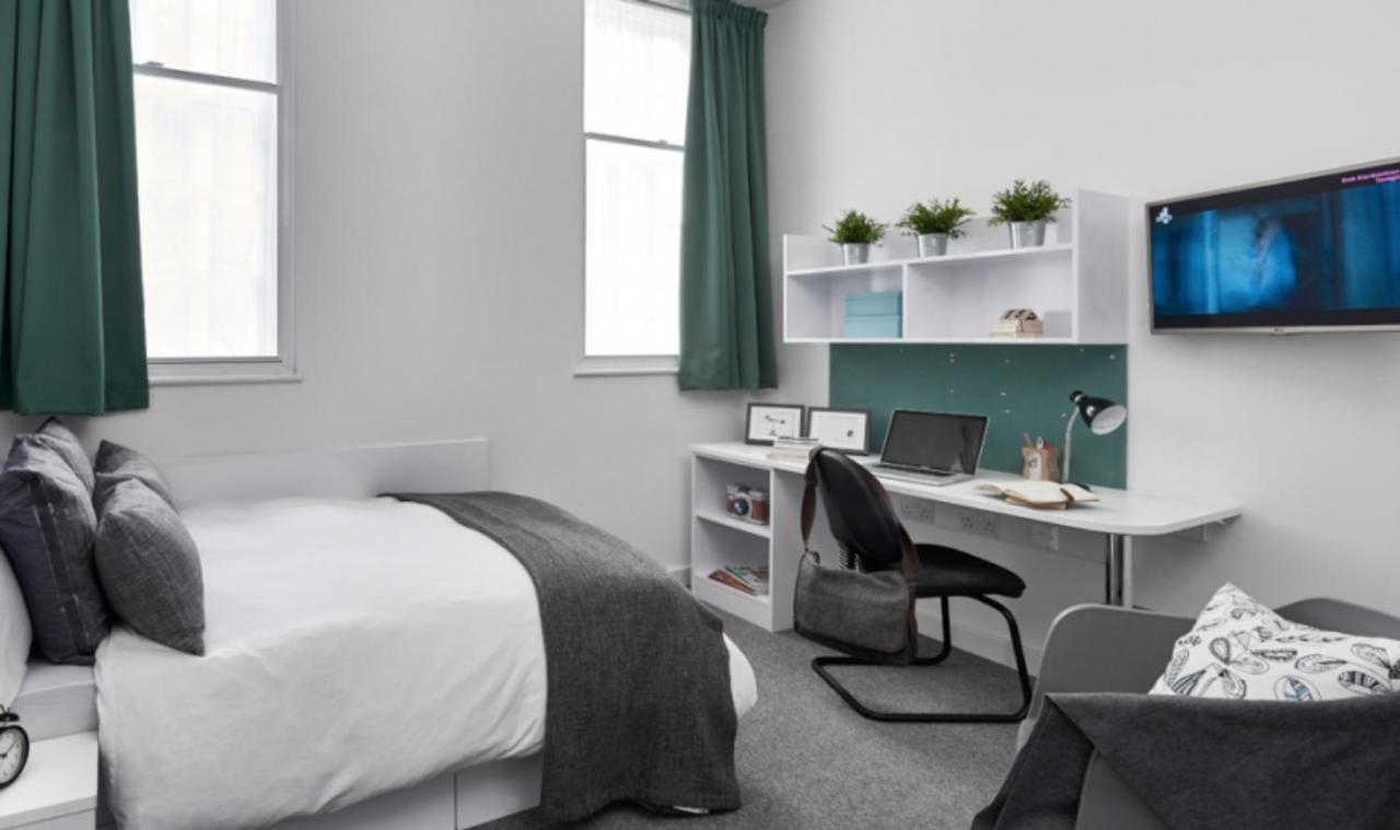 Charming For Students Only, - Sk * Leicester